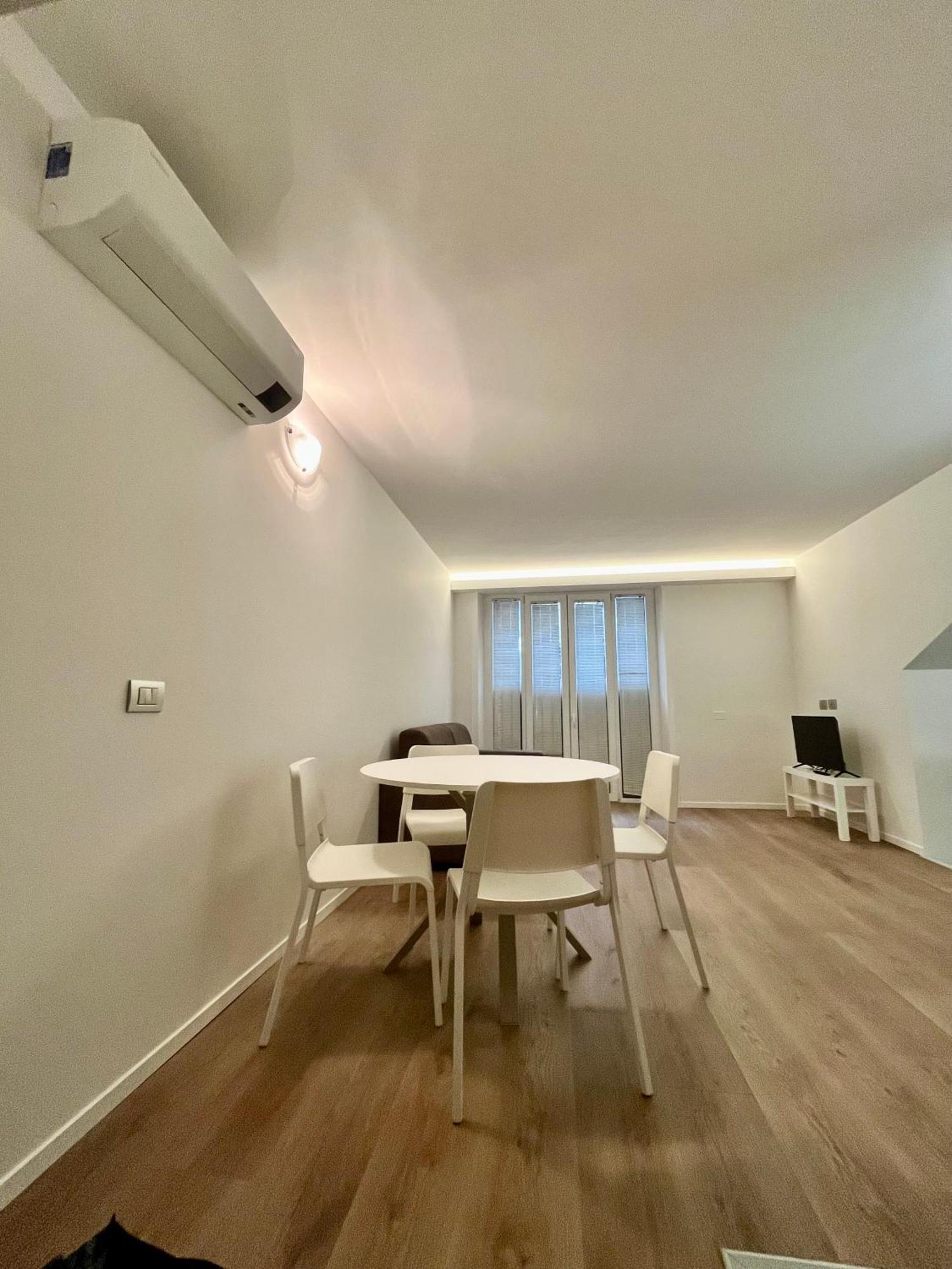Central Side Apartment ميلان المظهر الخارجي الصورة